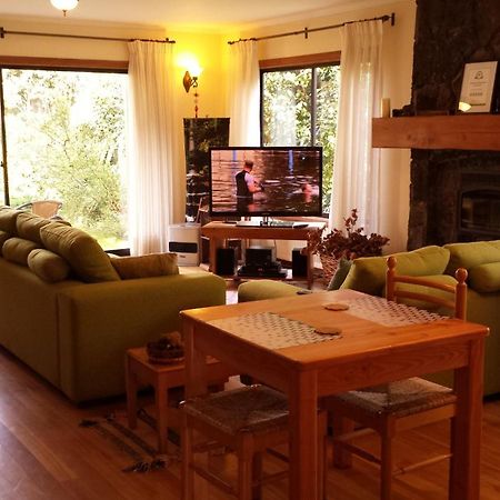 Frontera Pucon Hostel B&B Esterno foto